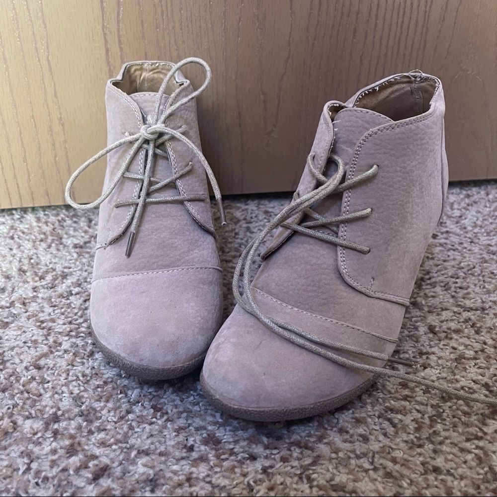 Ankle Wedge Boots / Booties